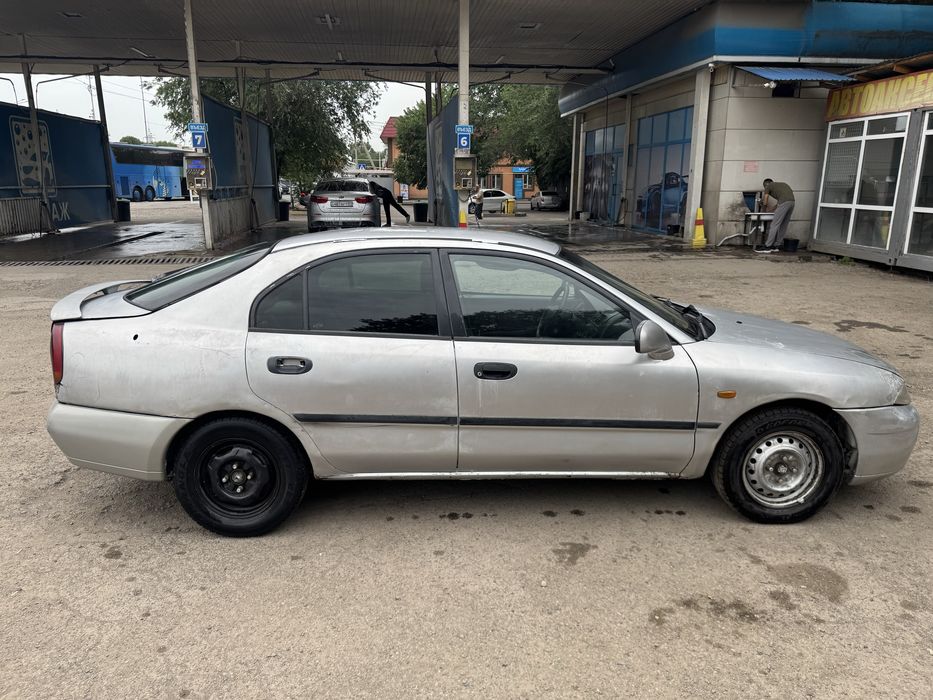 Mitsubishi Carisma 1997 Митсубиси
