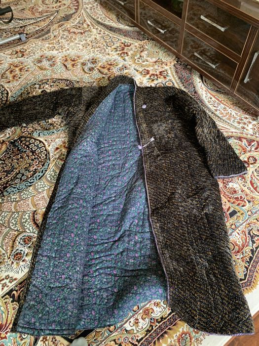 Чупан тўн велюр бекасам янги холатда. Чапан велюр теплый и бекасам.