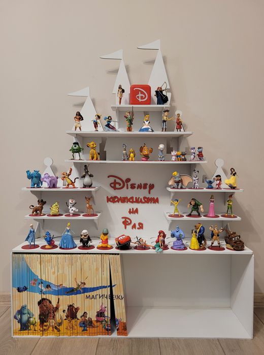 Етажерка Disney Замък за Магически Аудио Приказки – книги и фигурки.