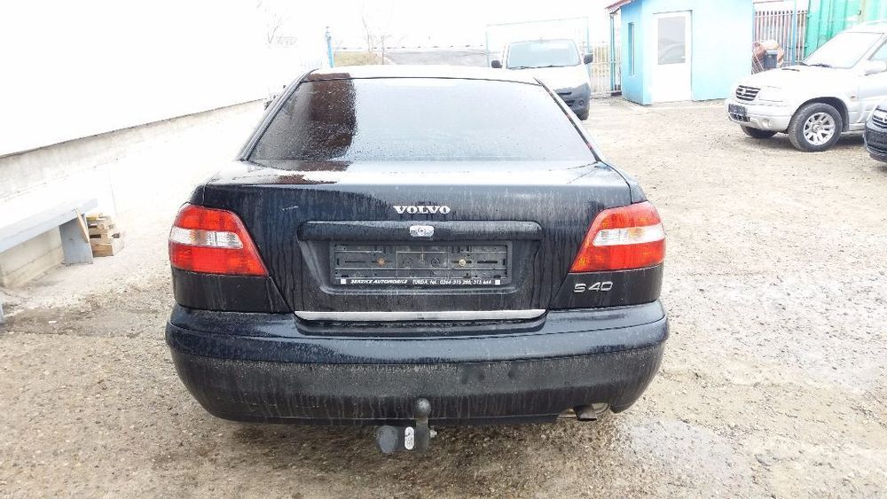 Dezmembrez Volvo S40