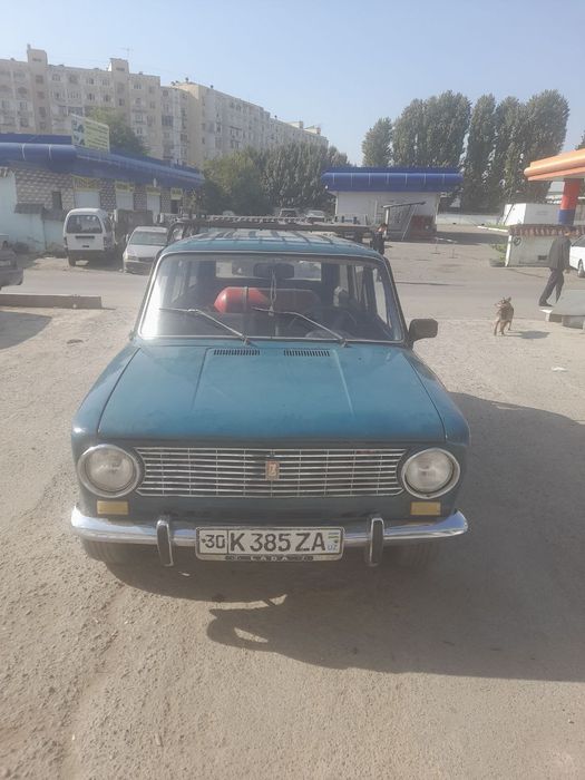 Vaz 2102  crochna sotiladi