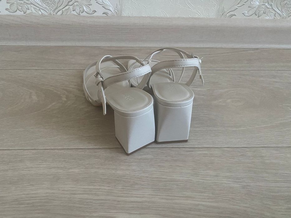 Продам 3 пары обуви 37 размера