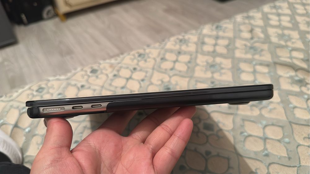 MacBook Air, M3 модель- A 3113. 16ГБ