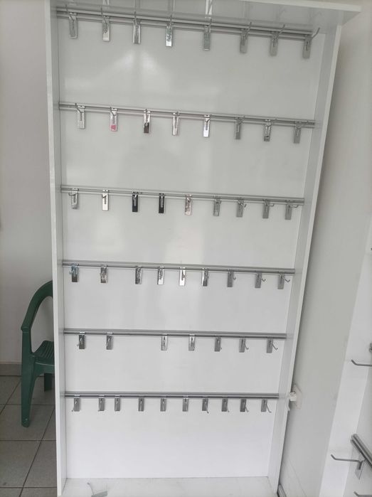 Мебели бял лак за магазин