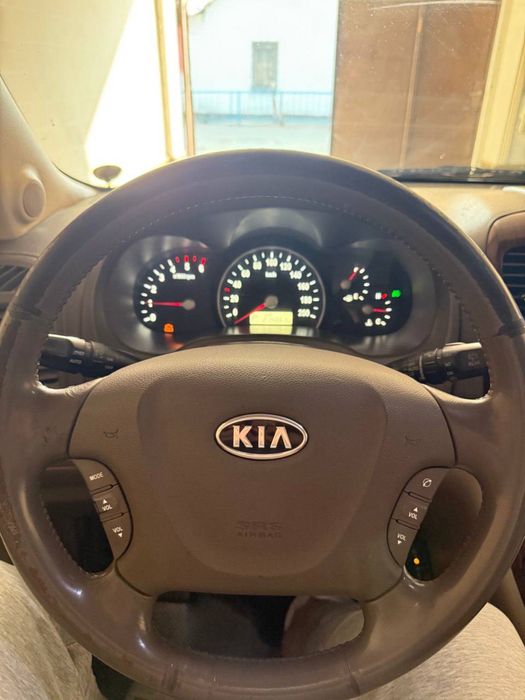 Kia Carnival 2006 va 2007 yil 2 ta bor srochno