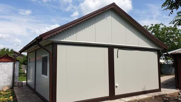 Vand case pe structura metalica