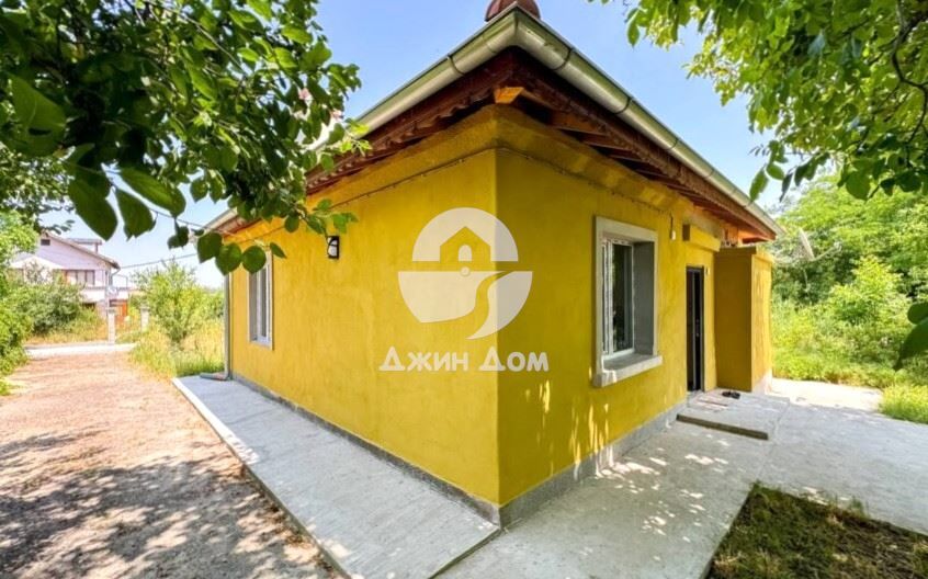 Едноетажна къща с двор в с. Дюлево, обл. Бургас