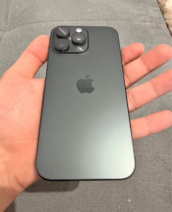 Vând iPhone 16 Pro Max Black