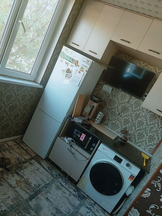 Uy sotaman 4 honali 2 ta balkon 3 itaj 2 itajga hisoblanadi chirchiqda