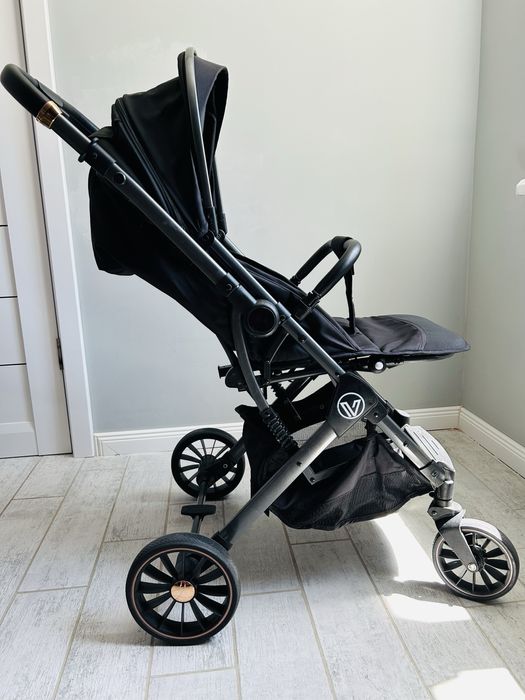 Детская  прогулочная коляска