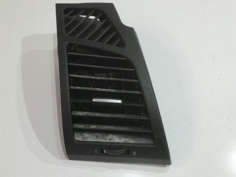 Grila ventilatie dreapta fata BMW Seria 1 LCI E81,E87 7059188 Hatchbac