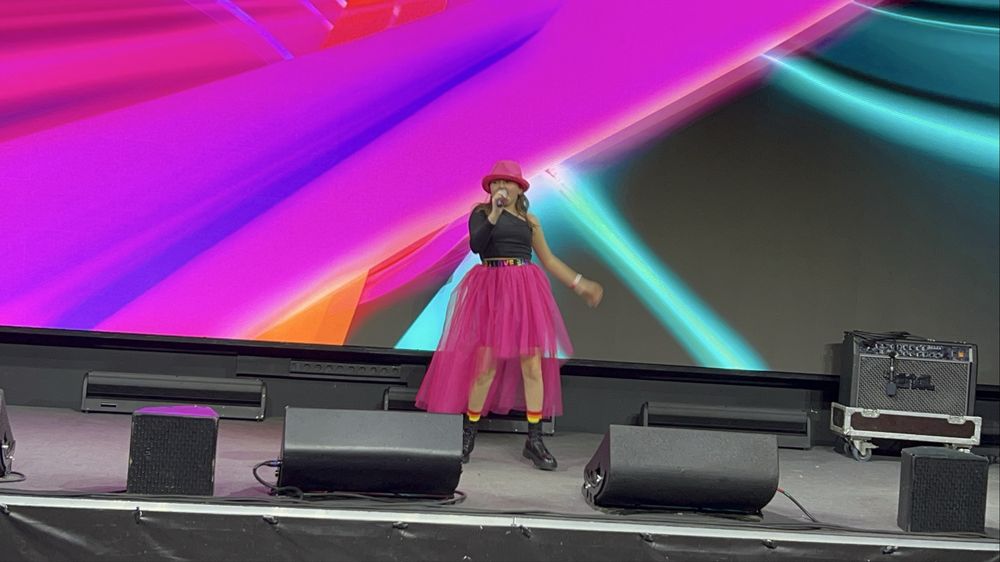 Нарядные костюмы и платья для девочки 9 лет