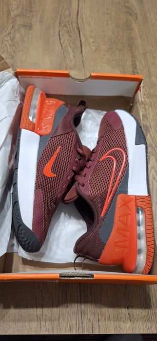 Nike Air Max Alpha Trainer 6 номер 41/5
Оригинални Мъжки маратонки!

Без забележки!

Номер 41/5

Цена:45 €