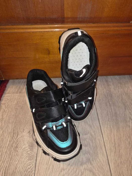 Продам кроссовки 36 р. Унисекс