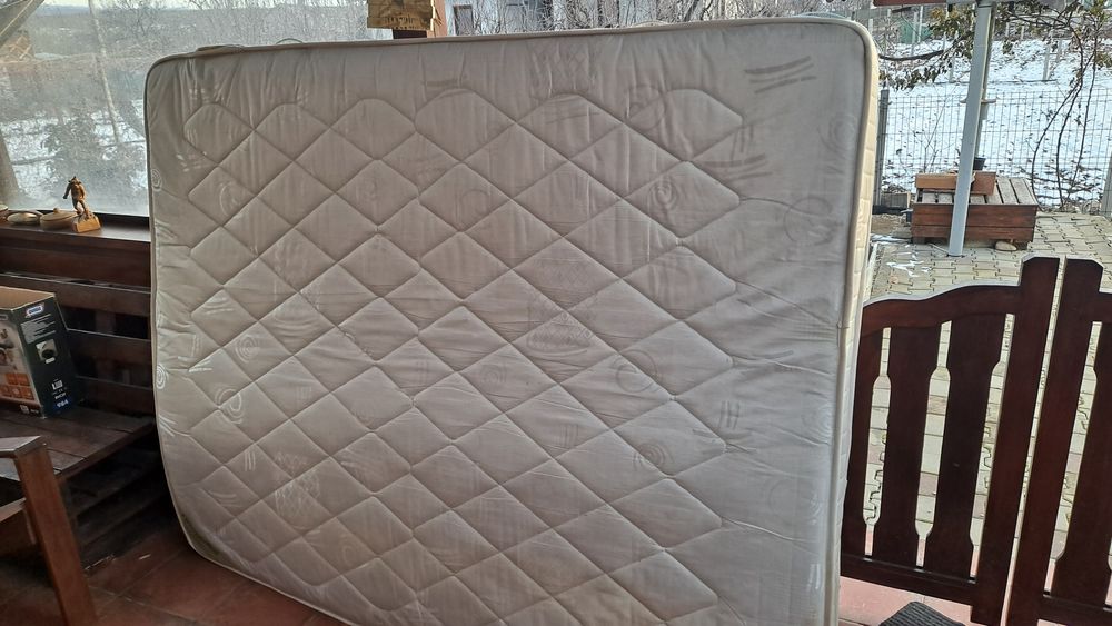Saltea dimensiune 160x200 cm.