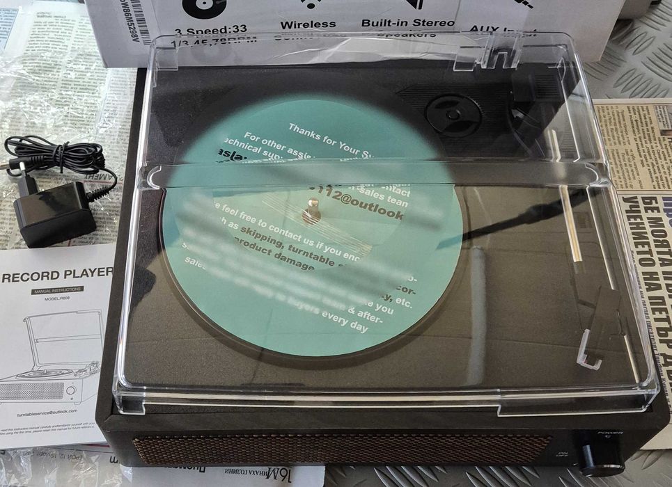 Грамофон с вградени тонколони, ретро дизайн