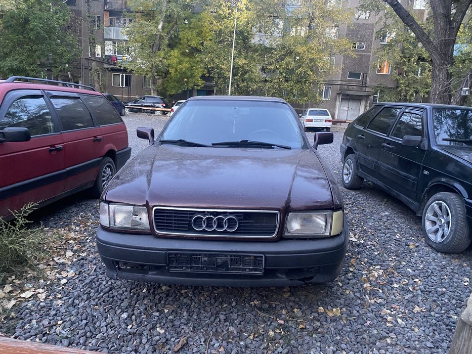 Ауди б 4  1993год