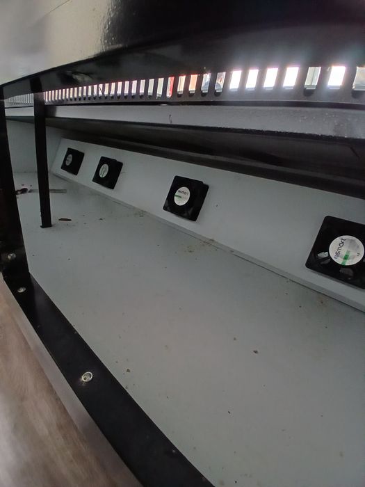 Vitrinniy xaladelnik yangi