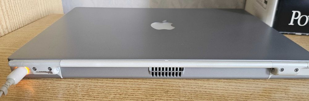Ретро Apple PowerBook G4 Ti DVi, Mac OS 9, Mac OS X Tiger и PowerBook G4 12" с оригинални опаковки