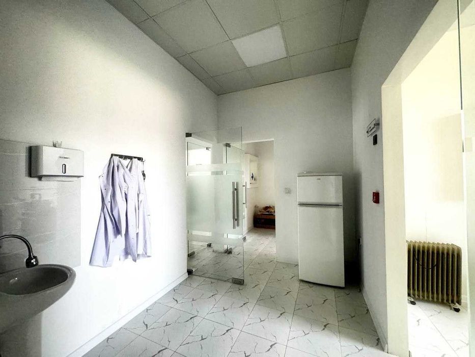 Ташсельмаш , Капитал Банк ул.Тараккият  140 кв.м мед. лаборатория