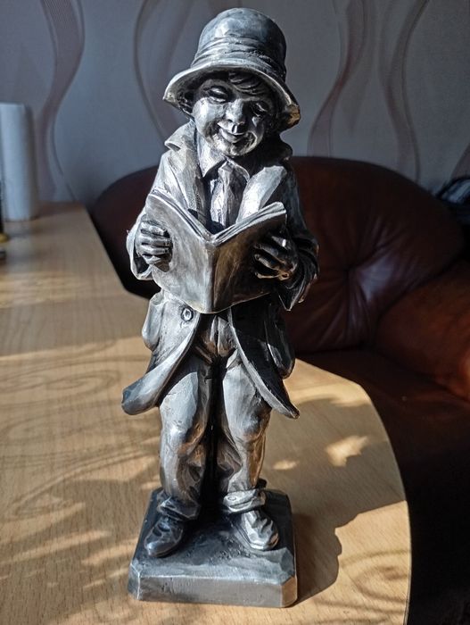 Продам Статуэтку  мальчика