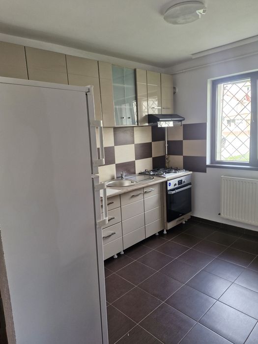 Apartament 2camere parter de închiriat.