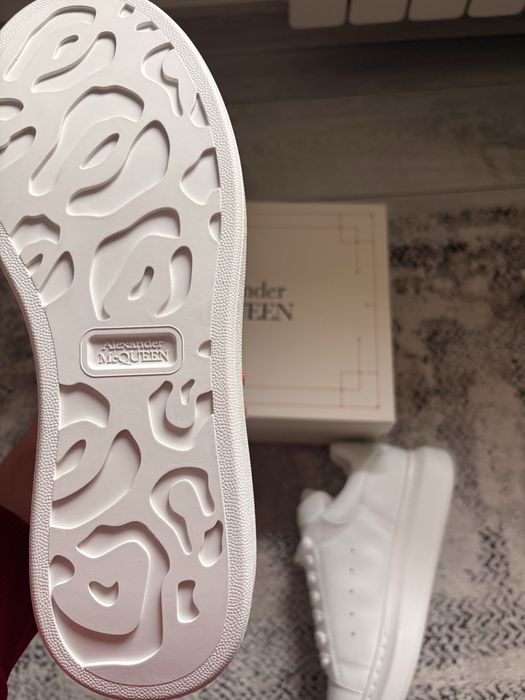 Alexander McQueen Graffiti White Black marimea 42