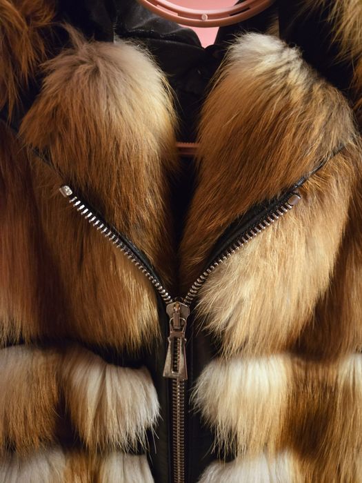 Луксозен кожен елек от лисица.