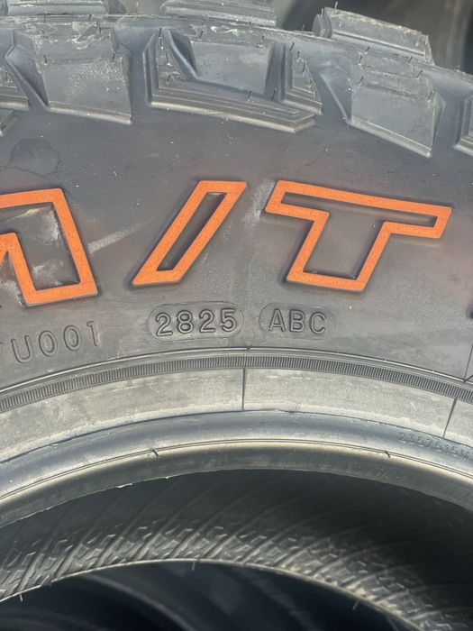 235 75 15 CST Sahara MT II (off road )