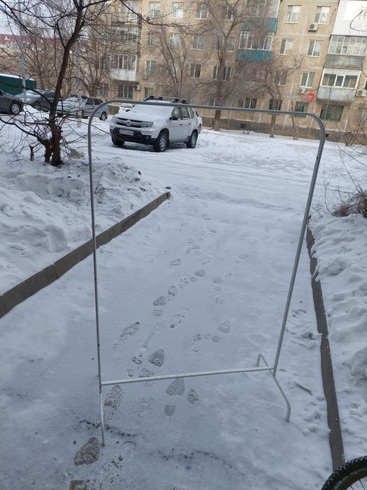 Продам вешалки и обувницы