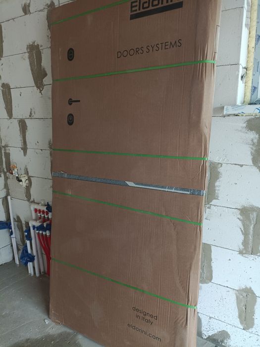 Продается наружный дверь