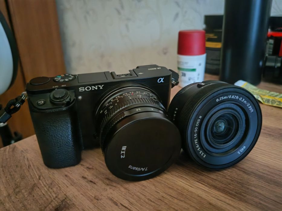 sony a6000+ 2 объектива+ремешок,пробег 21к