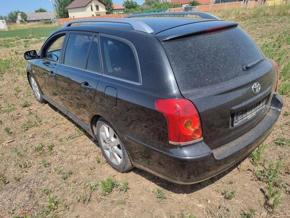 Hayon Toyota Avensis t25 negru impecabil