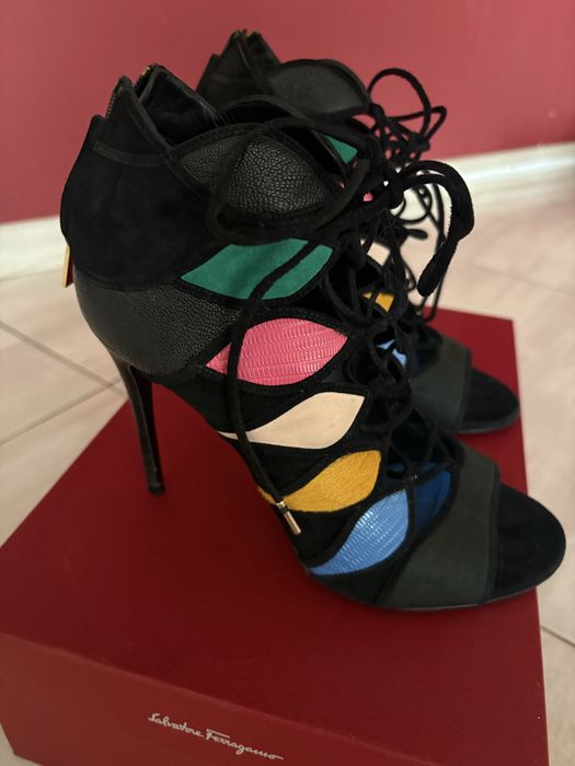 Дизайнерски обувки Salvarore Ferragamo N 37