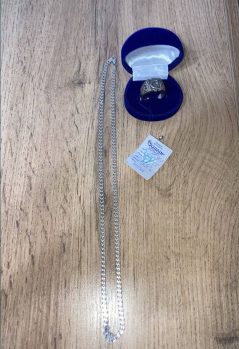 Продаëтся кольцо и цыпочка серебро