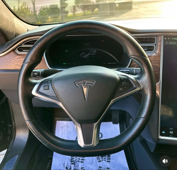Продаётся или возможен обмен Tesla S