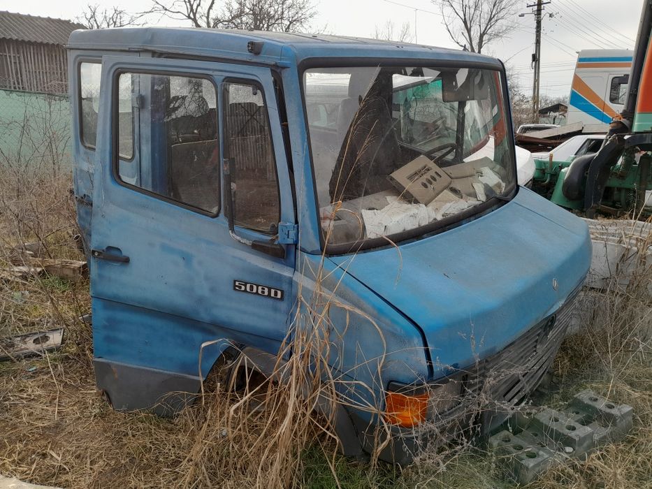 Dezmembrez Mercedes Vario 814