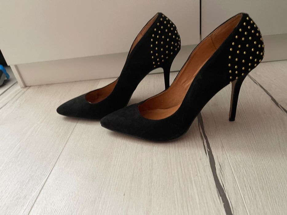 Черни обувки на ток от естествен велур - номер 40