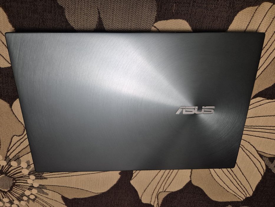 Laptop Asus Zenbook 14 inch metalic Ryzen 5 5600H 512 gb ssd Windows
