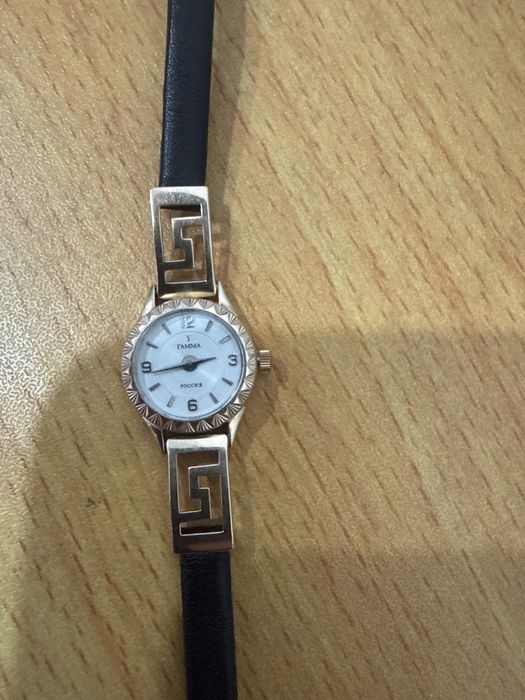 Срочно продам золотыйе часы