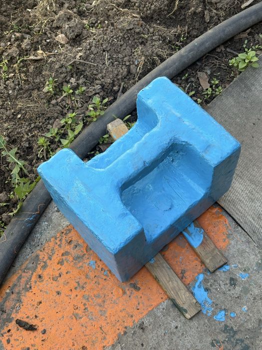 Продам квадратную гирю .