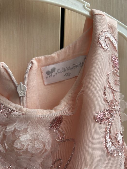 Нарядное платье для девочки (120см)