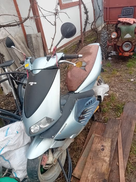 Scuter aprilia area 51       .