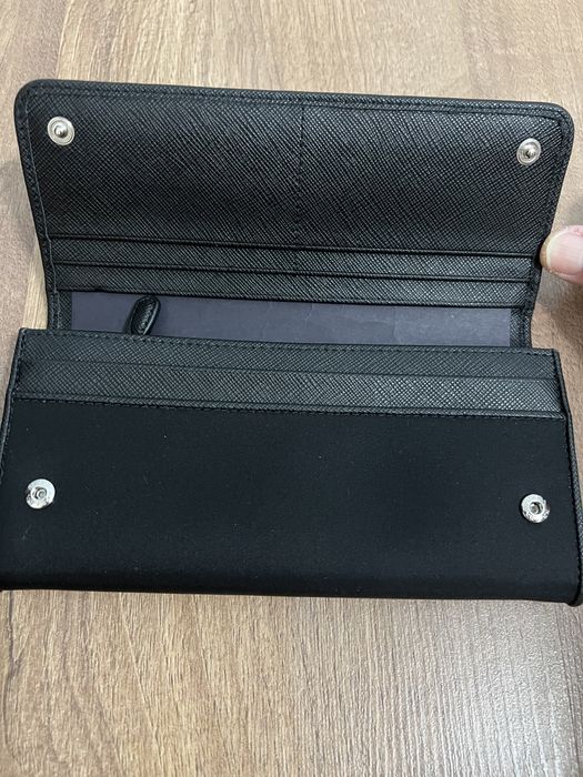 Продается портмоне Prada оригинал новое