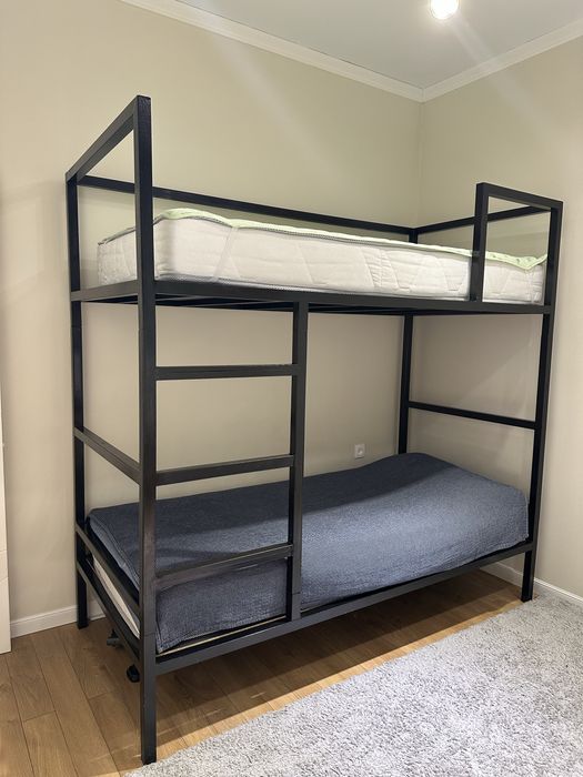 Продам двухъярусную кровать  в отличном состоянии