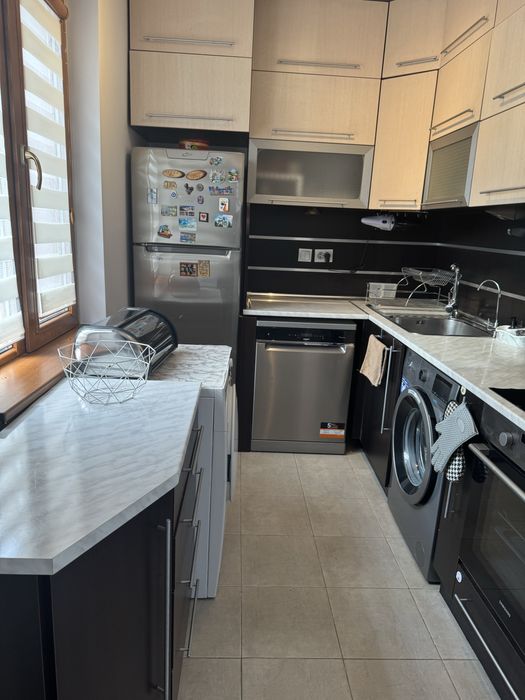 Дава се под наем Тристаен апартамент в Велико Търново, Център - 100 кв.м за 510 € - Снимка #2