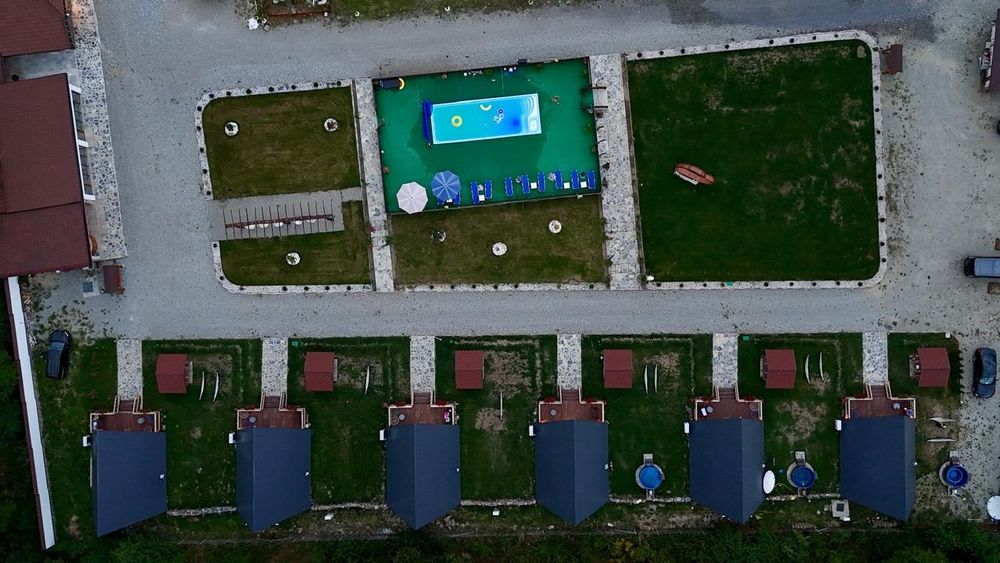 6 Cabane aframe 24 pers rezervare integrala pt Paște