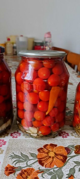 Продам соленые помидоры черри.