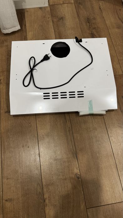 Продам вытяжку Hansa , новую