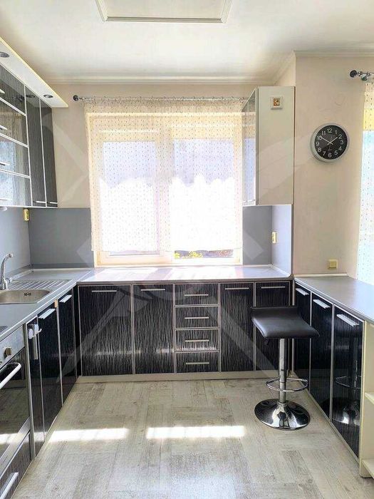 Продава се Тристаен апартамент в Варна, Окръжна болница - 110 кв.м за 1321 €/кв.м - Снимка #1